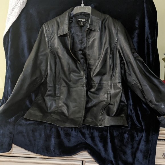 Leather Jacket - Picture 5 of 7